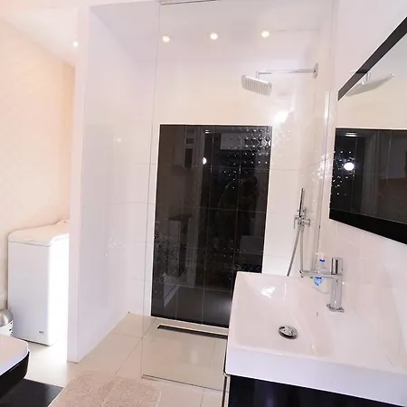 1 Apartament *
